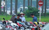 Tranh thủ người hâm mộ đón đội Olympic Việt Nam, nhiều điểm trông giữ xe tự phát chặt chém tại Mỹ Đình